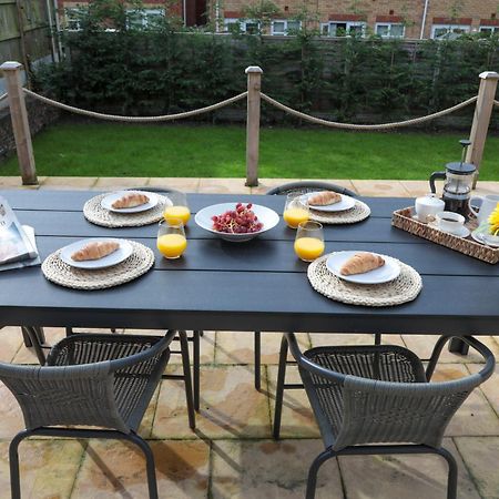 Villa Perfect For Contractors With On Site Parking à Brierley Hill Extérieur photo