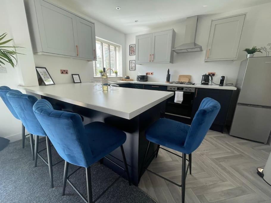Villa Perfect For Contractors With On Site Parking à Brierley Hill Extérieur photo