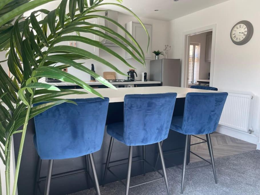 Villa Perfect For Contractors With On Site Parking à Brierley Hill Extérieur photo