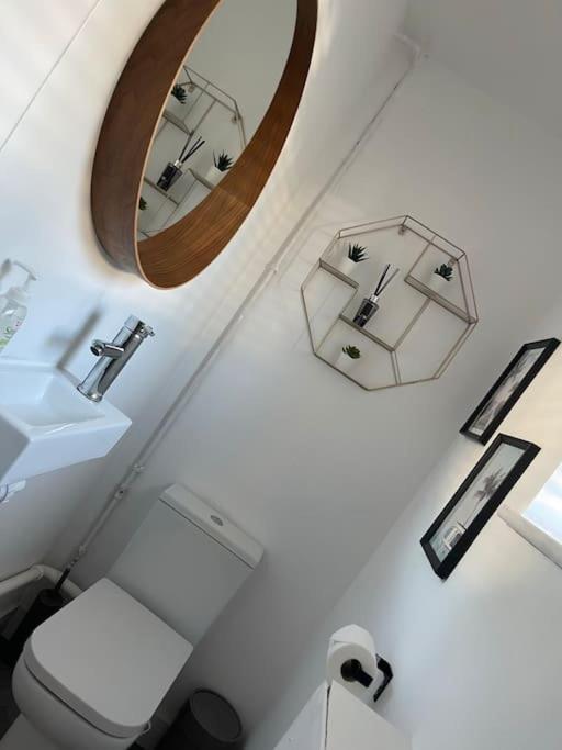 Villa Perfect For Contractors With On Site Parking à Brierley Hill Extérieur photo