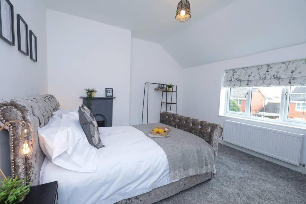 Villa Perfect For Contractors With On Site Parking à Brierley Hill Extérieur photo